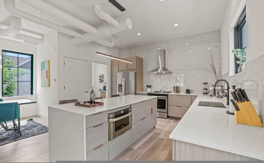 Stylish Getaway -columbus-3 Bedroom Masterpiece