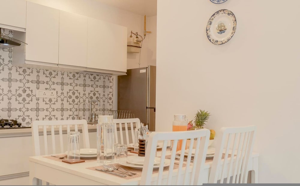 1BR Apt in Candolim With Pool 5 Mins From Beach