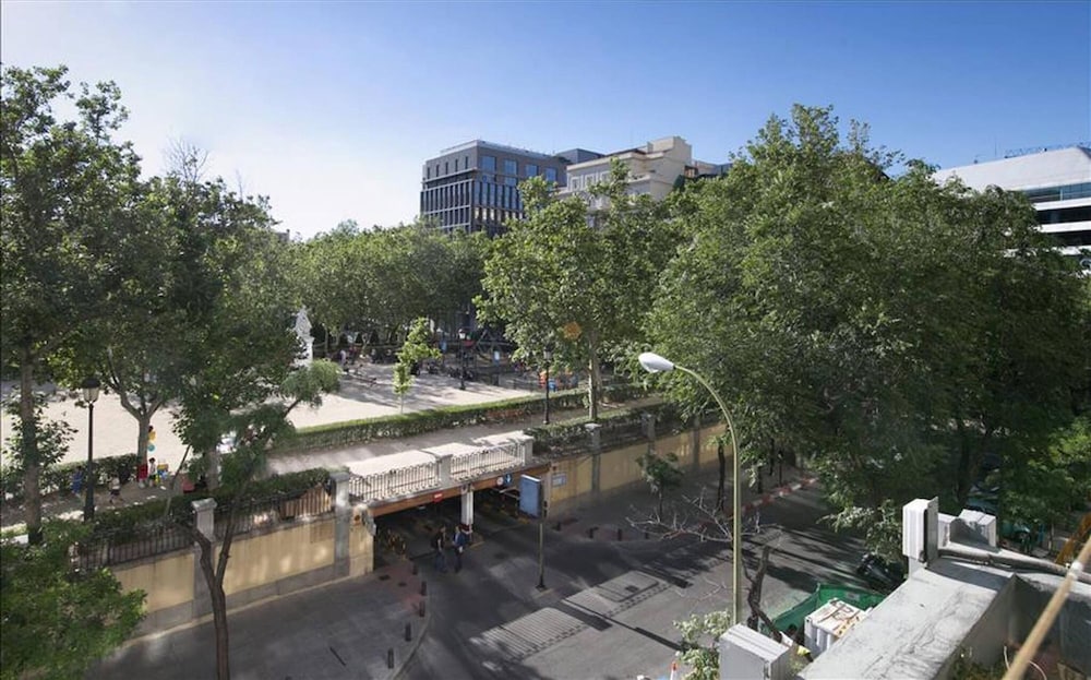 Colon 902 in Madrid With 1 Bedrooms and 1 Bathrooms