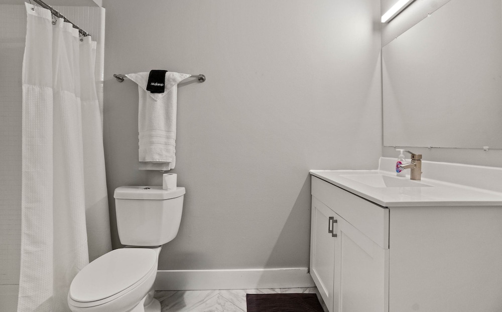 Cozy 2BR 2BA Apartment for the Family