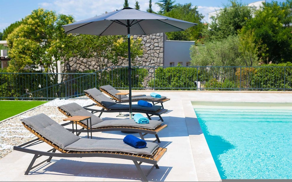 Villa Magnifica in Pinezici