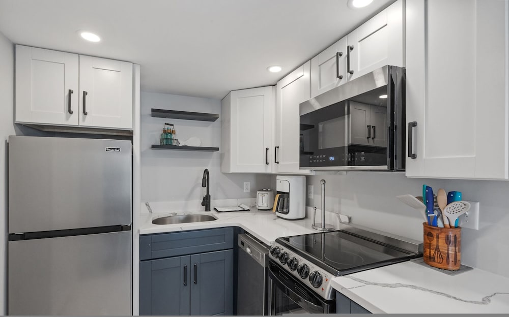 Modern Condo Perfect For Winter Rental