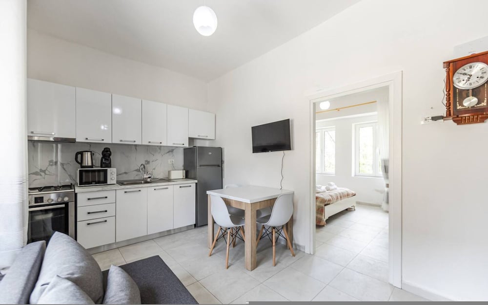 Elegant Apartment Comfort in Shkod r s Heart