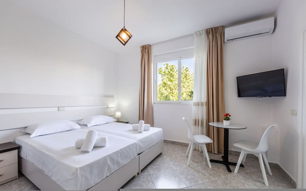 Stylish Studio With Scenic Gardens Golem