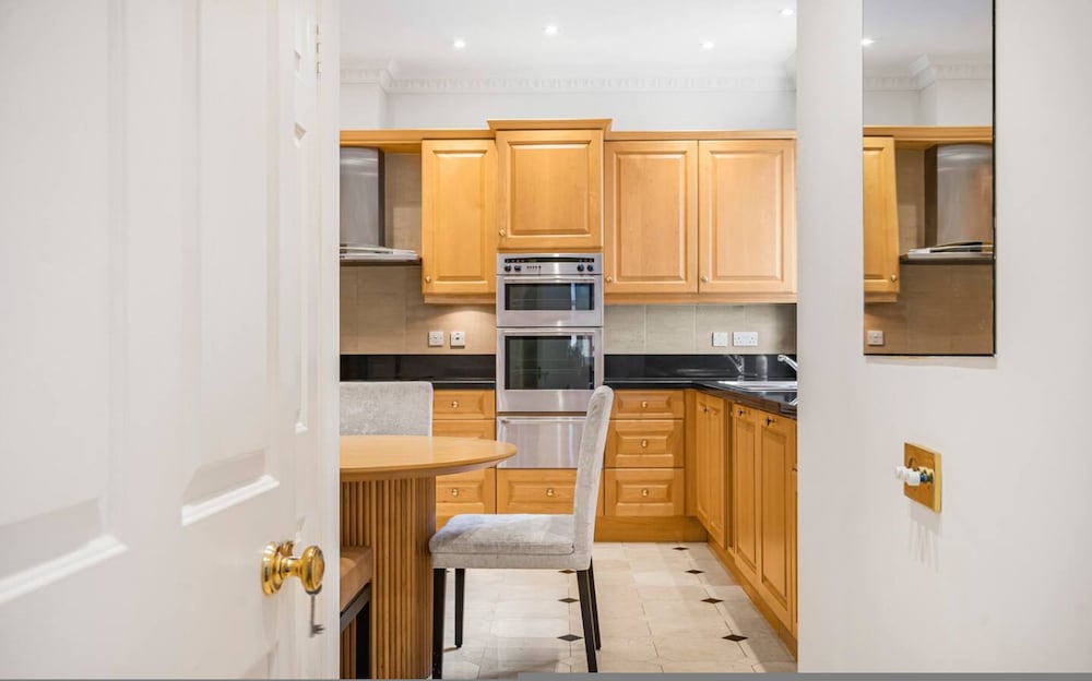 Luxury 3BR Mayfair Apartment Near Green Park