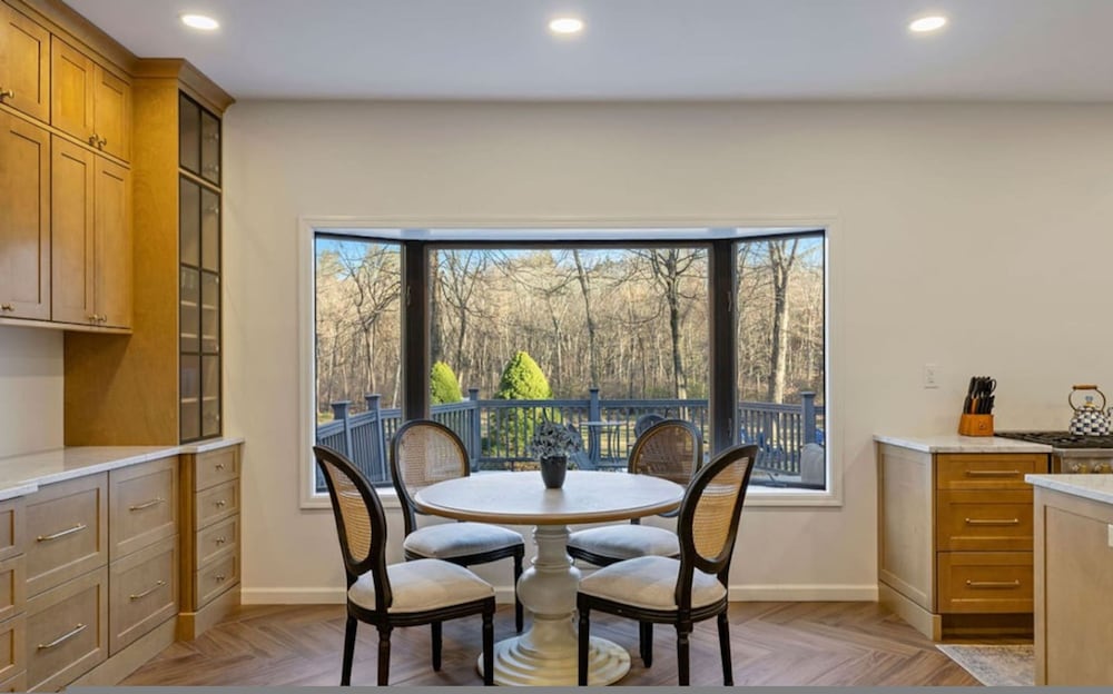Peaceful Mini Mansion Sleeps 18