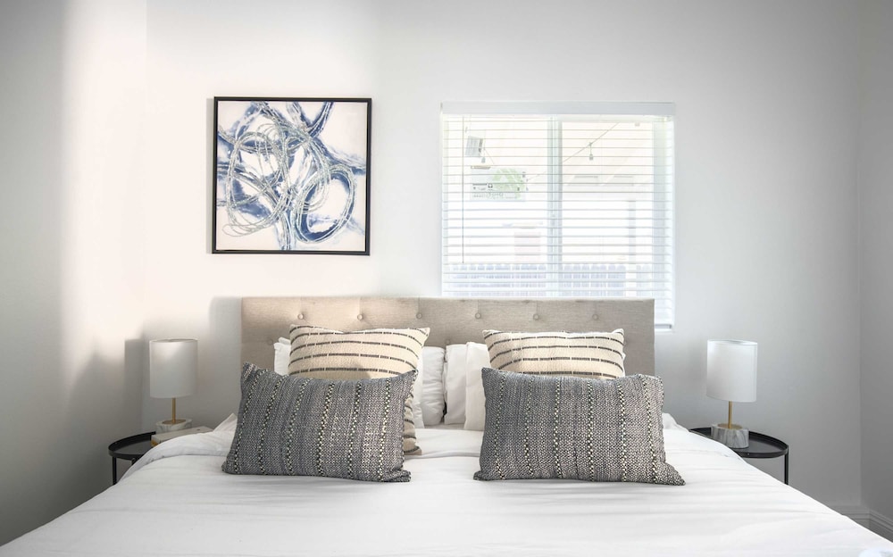 Elegant Retreat Modern Comforts Prime Location