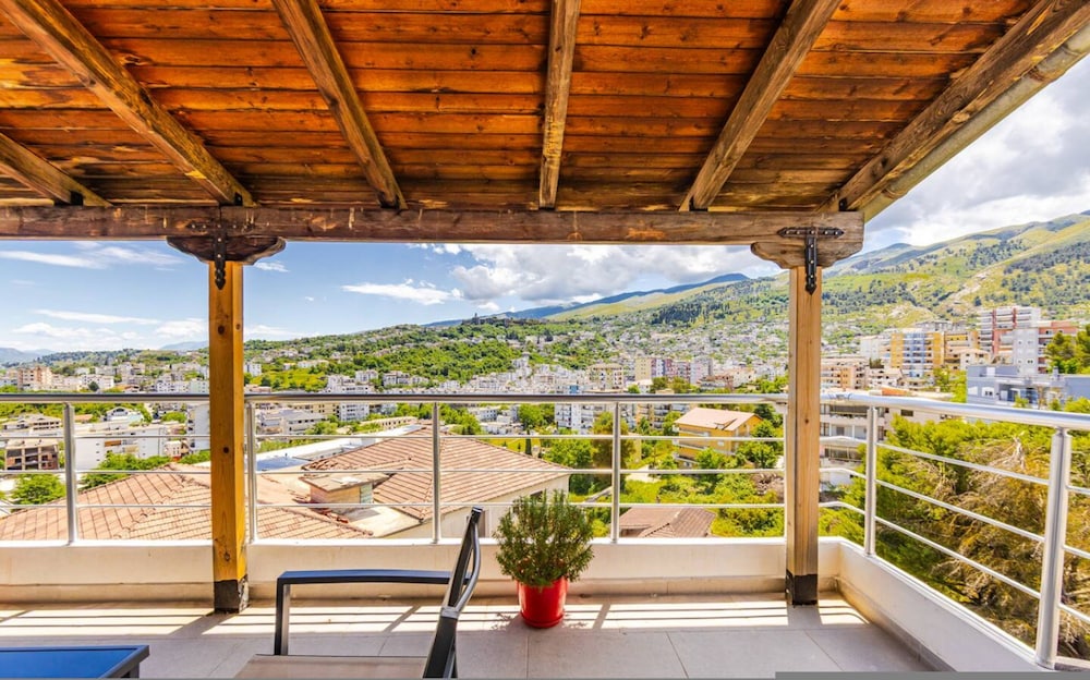 Hillside Apartment Gjirokast r