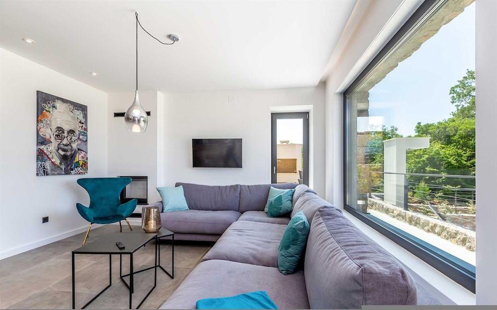 Villa Verena With Heated Pool