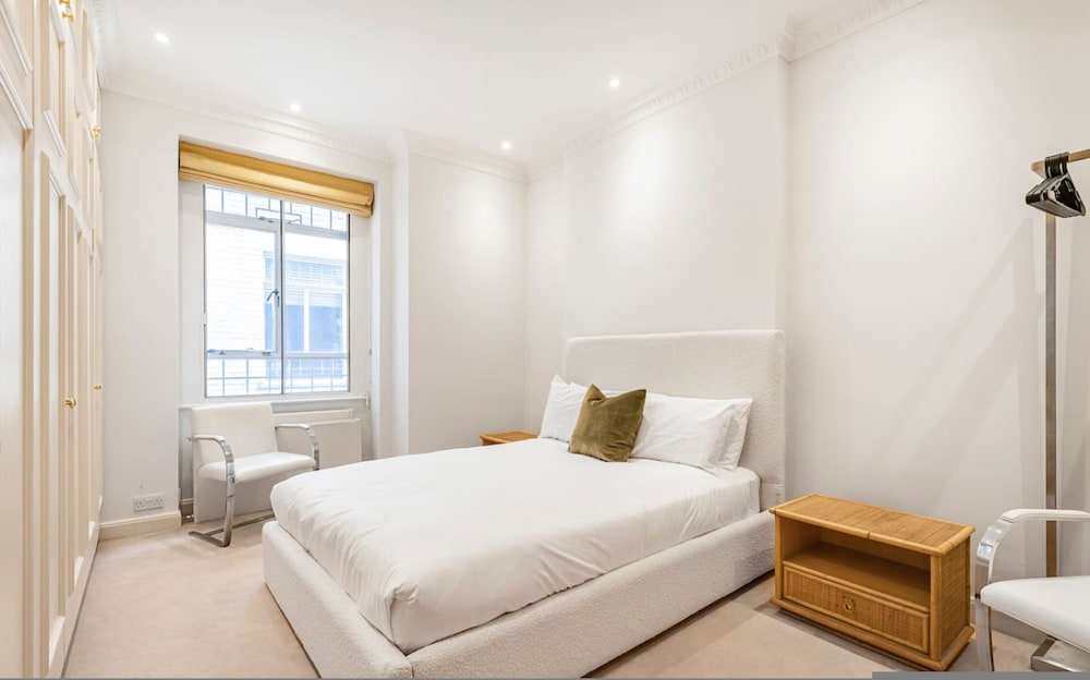 Luxury 3BR Mayfair Apartment Near Green Park
