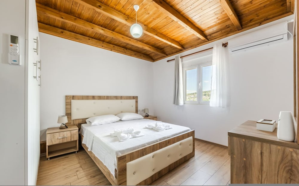 Hillside Apartment Gjirokast r