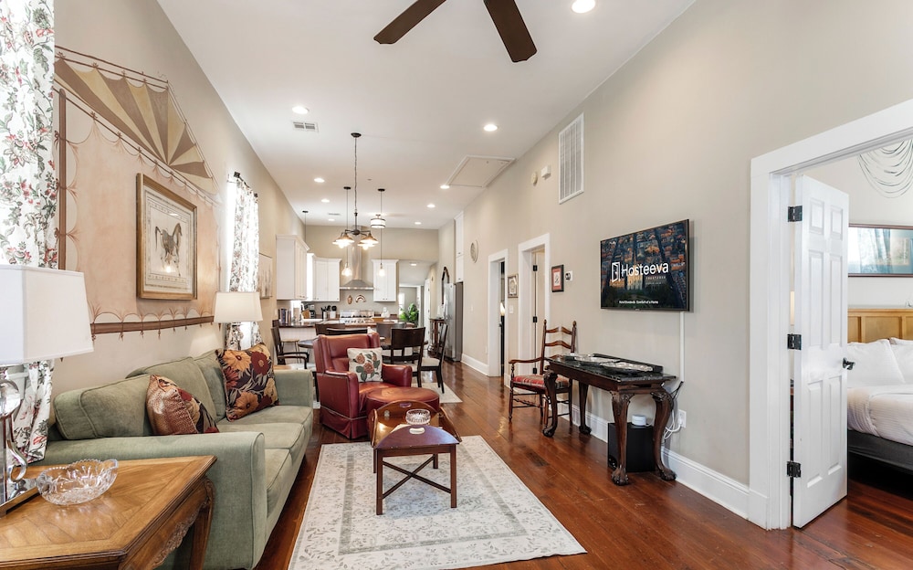 Spacious Retreat with private Pool