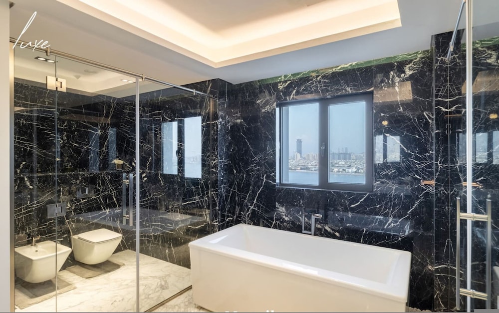 Luxury Sky Villa w Private Pool Sea View in Palm