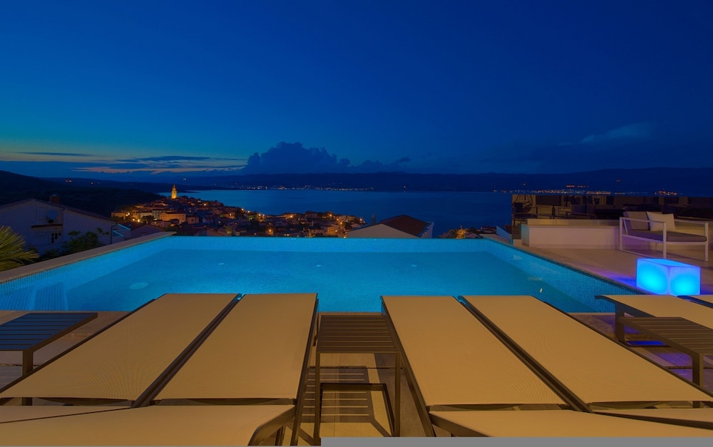 Villa Majestic With Sauna and Beautiful Views