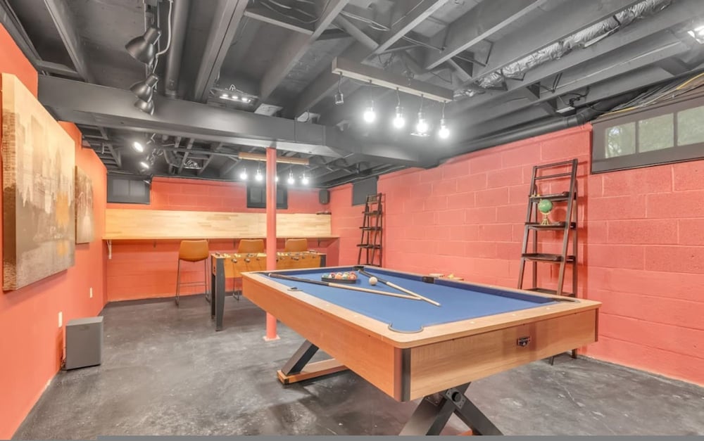 Fall Getaway With Hot Tub Fire Pit and Games