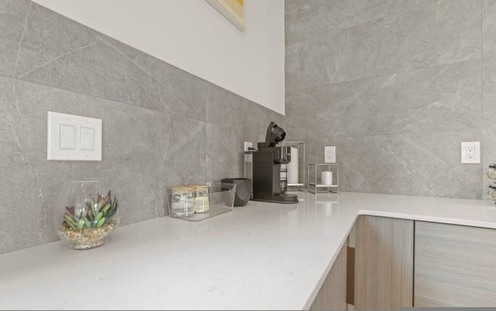 Work Of Art -3 Bedroom Elegant Townhome-columbus