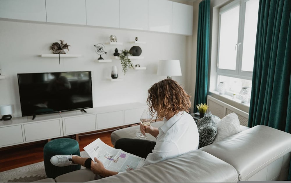 Chic Metro-side Apartment