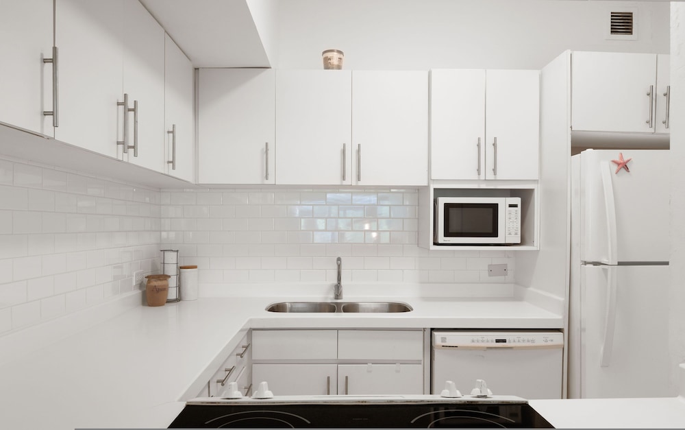Coastal Living With Golf Course Vistas Otium