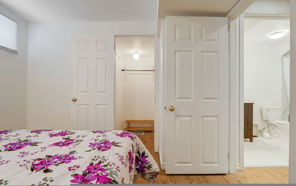 Comfortable Whitby 2 Bedroom Lower Suite