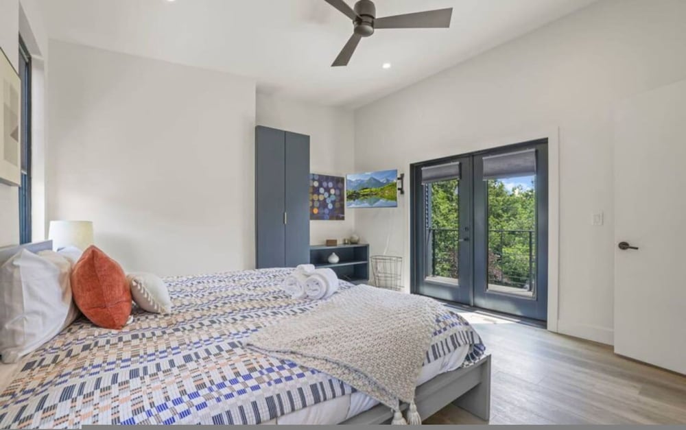 Work Of Art -3 Bedroom Elegant Townhome-columbus