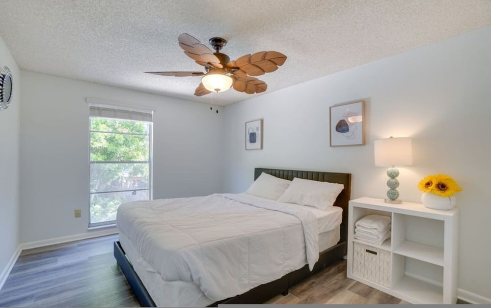 Pool Spacious Central Home 7mile to Beach