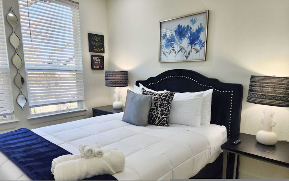 Chic Med Center Retreat w Yard