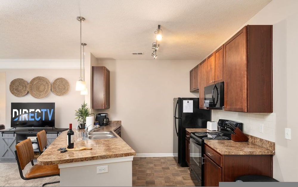 Ground Floor 2BR w Lux Amenities At Albany Glen