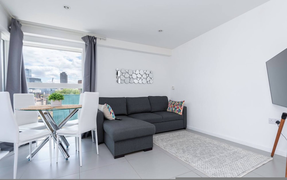 Old Street - Sleek Apartment