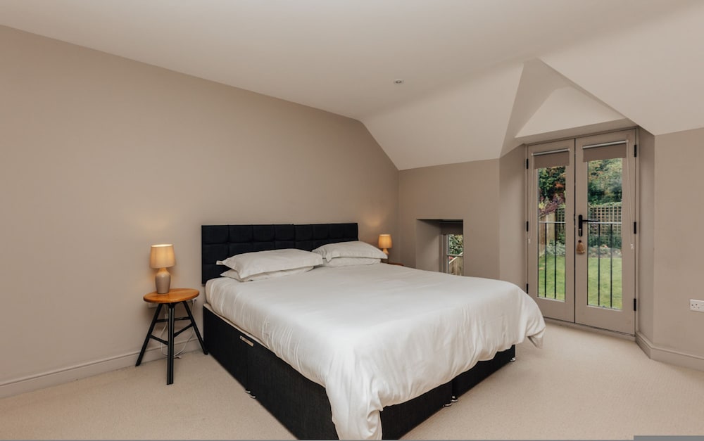 Nixey Cottage - From 250 Per Night view 2