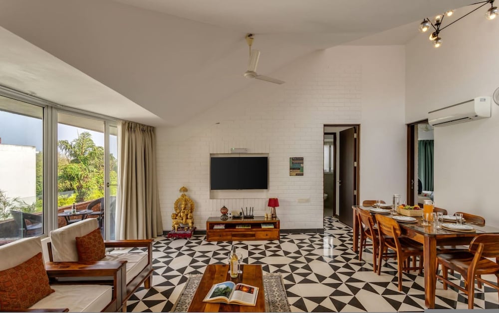 El Arbol by Hireavilla - 2BR w Rooftop Pool Nerul