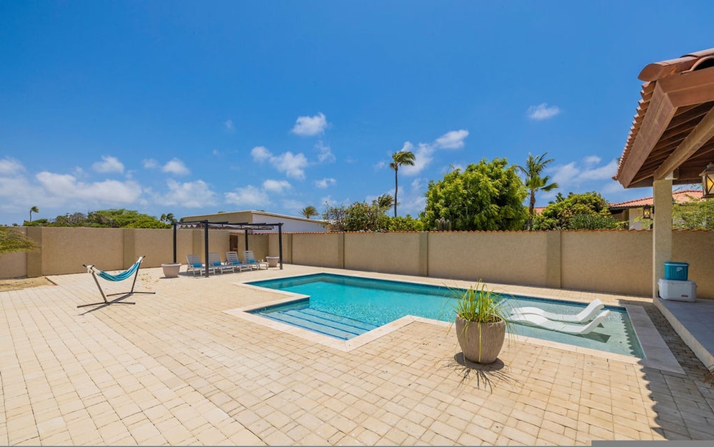 NEW Walk 2 Beach - 5BR Bonusroom w Pool Office