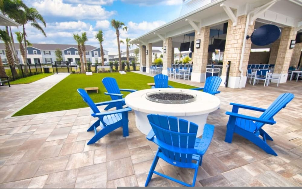 5 Bed Fun Themed Windsor Island Resort Getaway view 4