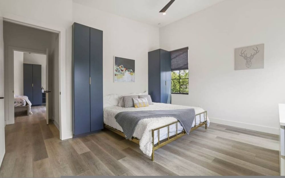 Work Of Art -3 Bedroom Elegant Townhome-columbus