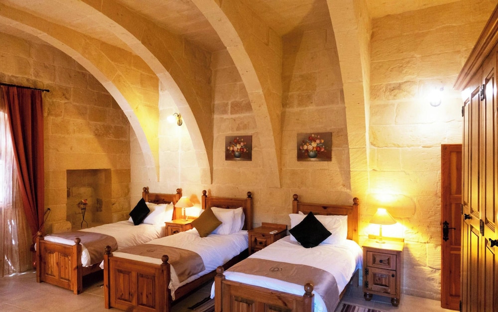 Villeleynah Amazing Gozitan Villa + Pool view 3