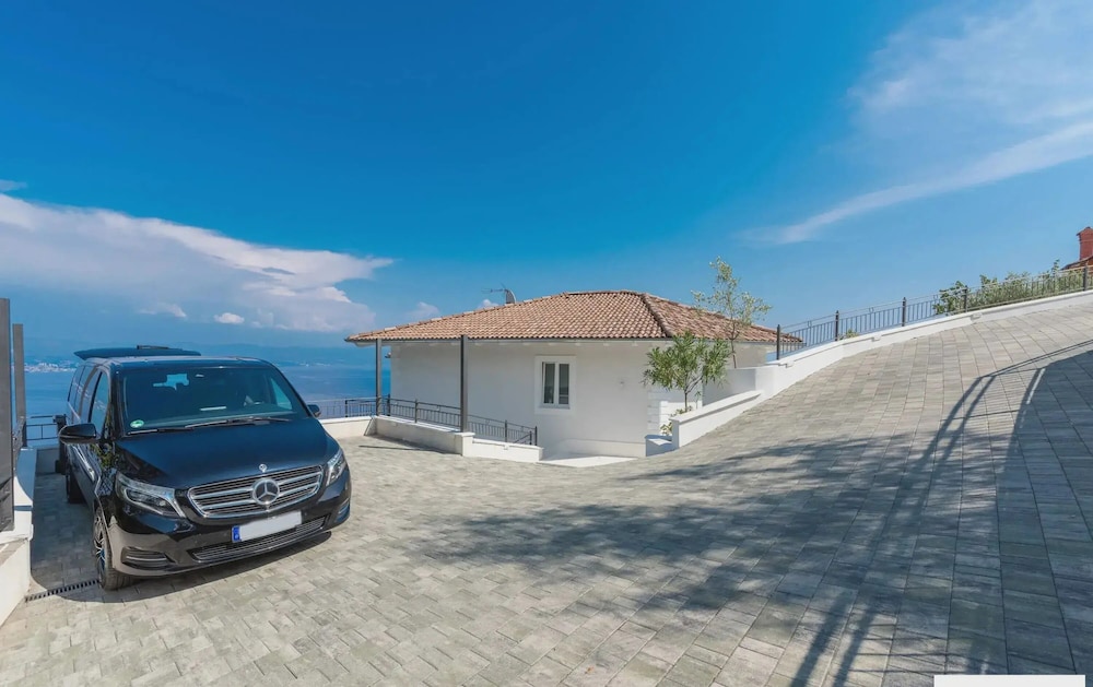 Villa Lauriana Nearby Opatija - Crovillas
