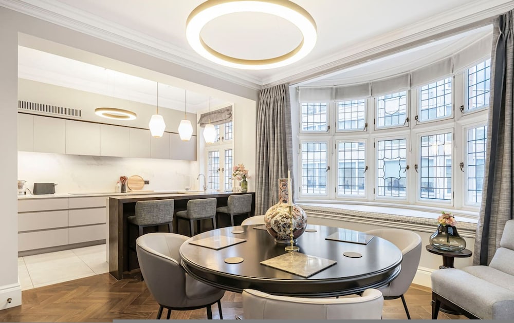 Mayfair Home Private Parking Central AC
