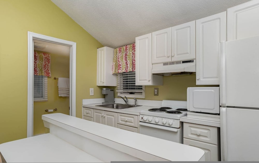 Little Coastal Cottage - Cute 1 1