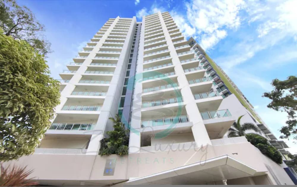 ZEN Towers Penthouse- Ocean View Family Retreat