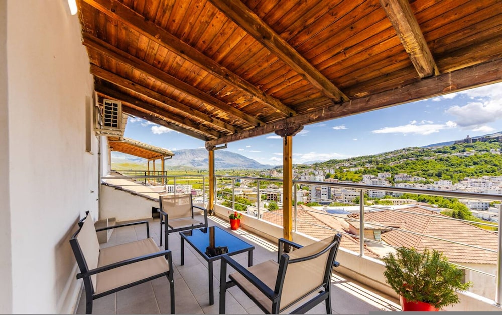 Hillside Apartment Gjirokast r
