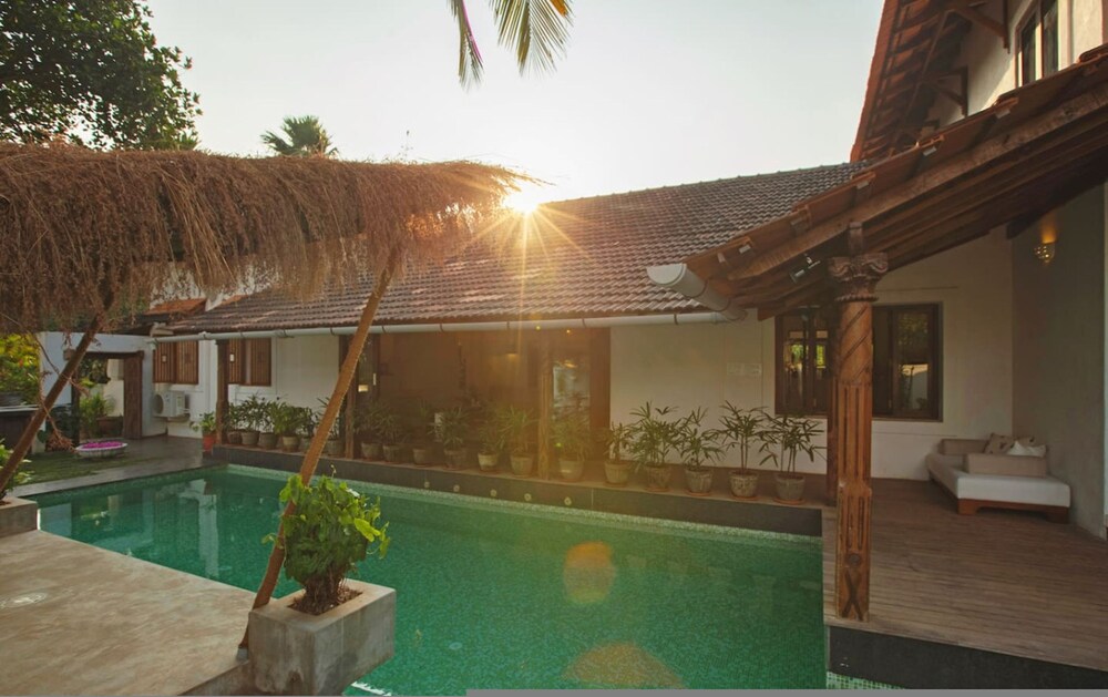 Salt by Hireavilla - 4BR w Heated Pool in Siolim
