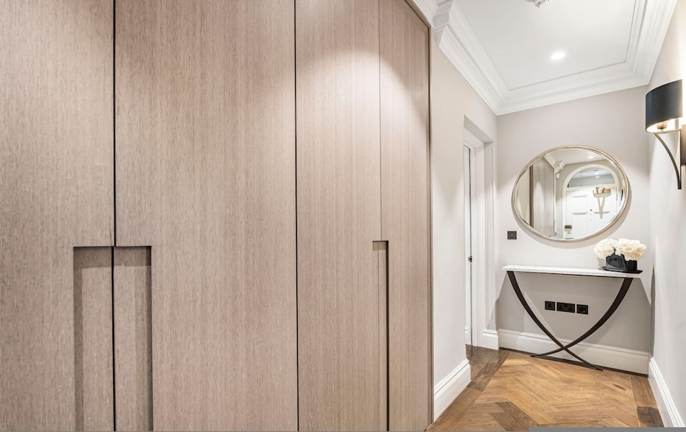 Mayfair Home Private Parking Central AC