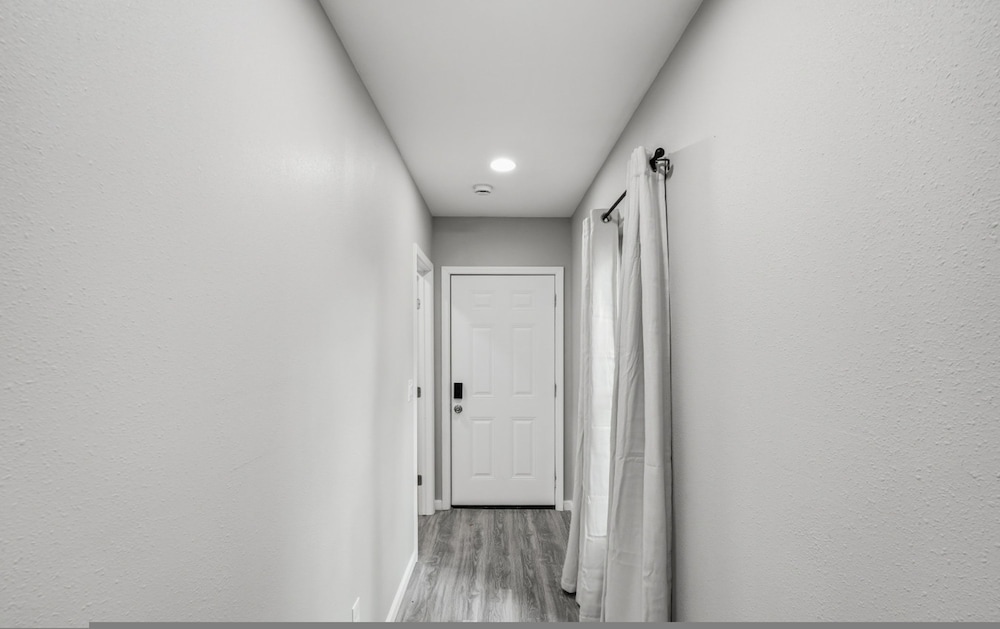 Spacious 3BR Retreat Near Downtown River Walk
