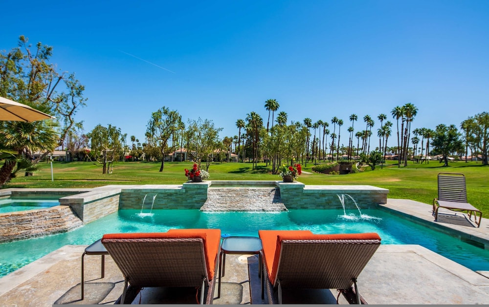 Casa Solara PGA West Pool Spa Firepit
