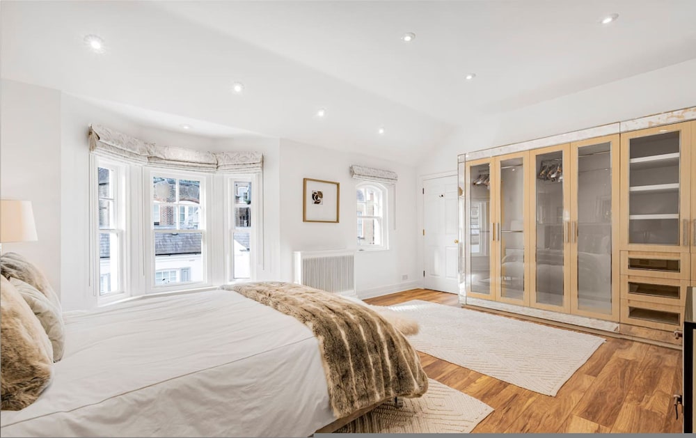 4-bed House Next To Harrods Pont Street Mews