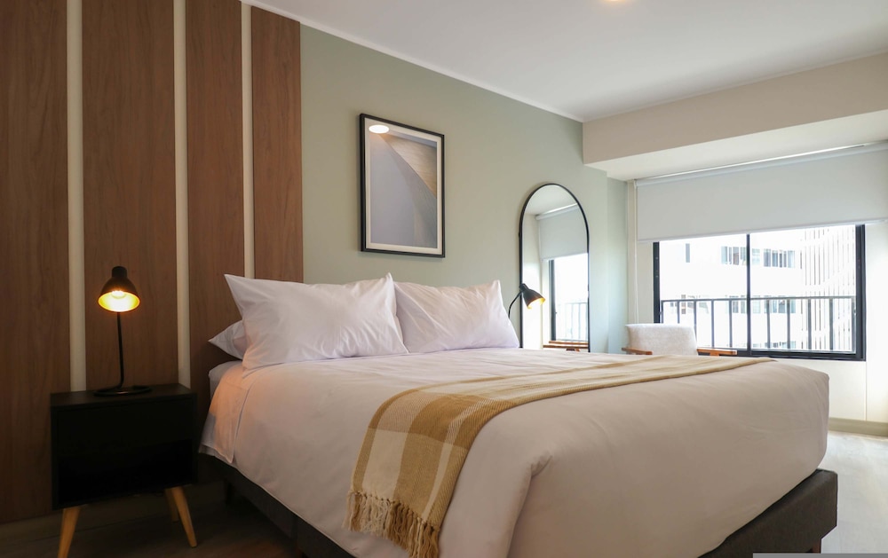 w Grandiose 1BR w Great Balcony in San Isidro
