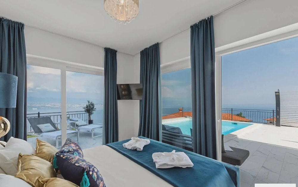 Villa Lauriana Nearby Opatija - Crovillas