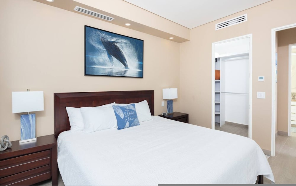 Beachy Condo - 2BR 2B