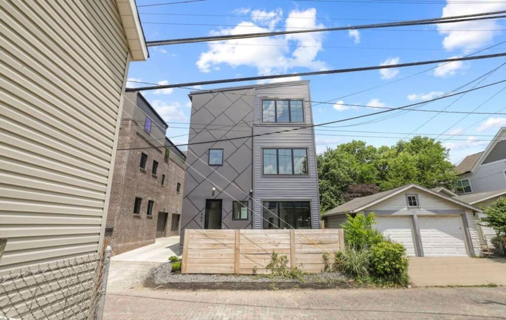 Work Of Art -3 Bedroom Elegant Townhome-columbus