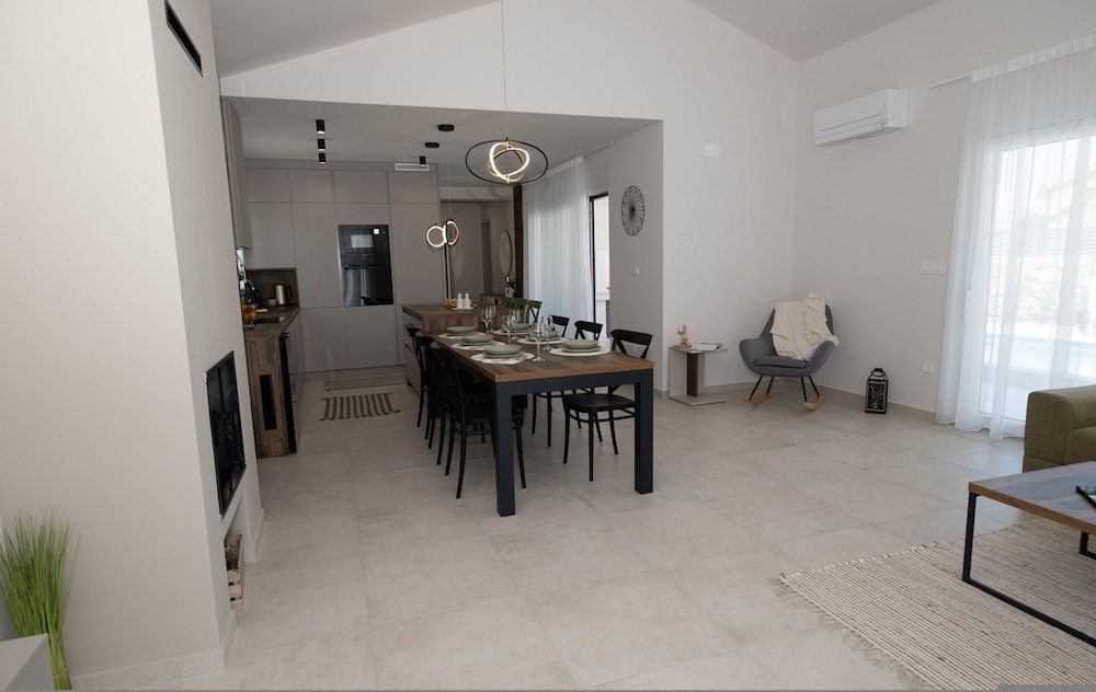 Holiday House Jewel With Private Pool