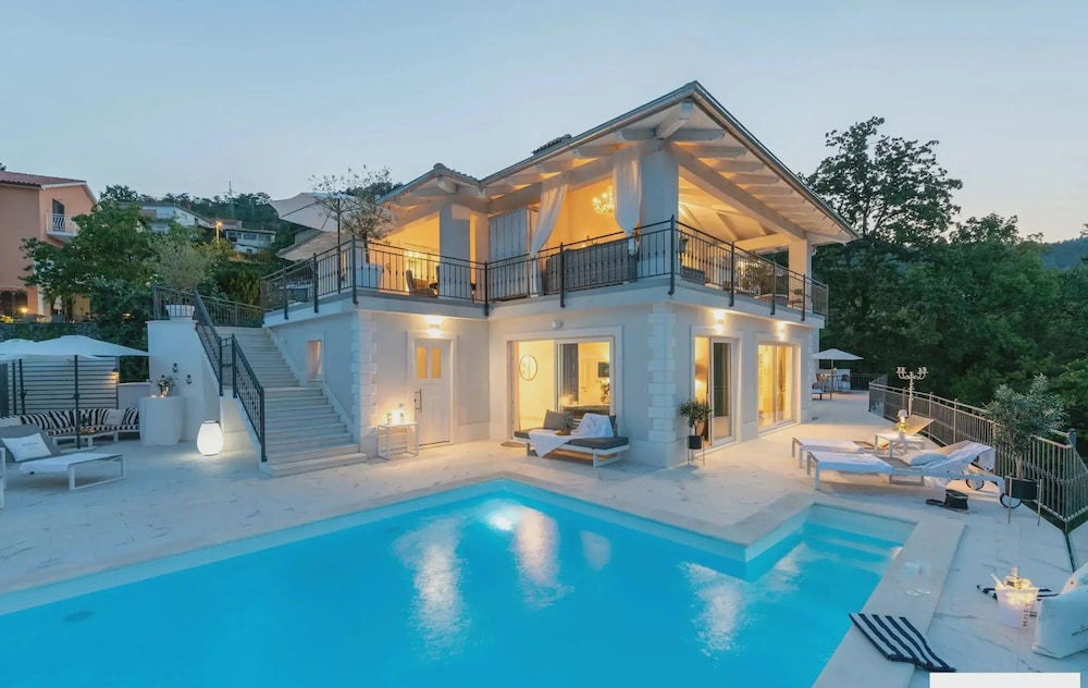 Villa Lauriana Nearby Opatija - Crovillas